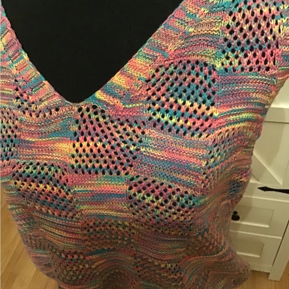 Colorful Knit Sleeveless Tank Top - Picture 2 of 5
